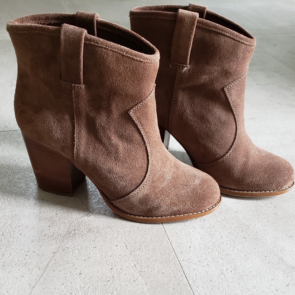 Splendid Lakota Bootie size 8